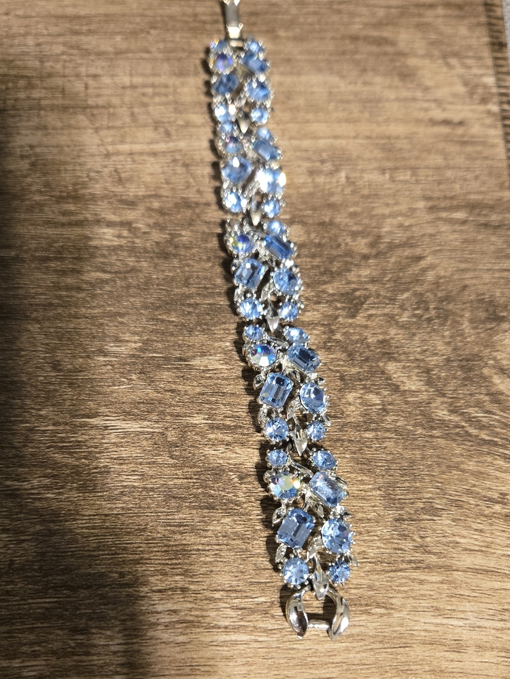 VTG Lisner Light Blue Crystal Rhinestone Cluster Link Statement Bracelet 7"